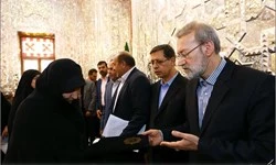 امروز صورت گرفت:

تقدیر لاریجانی از خانواده های شهدای حادثه تروریستی مجلس