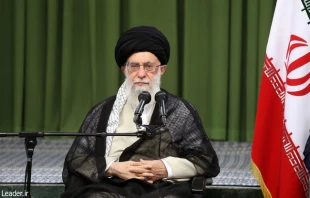 رهبر معظم انقلاب اسلامی در دیدار جمعی از شاعران و استادان زبان و ادب پارسی:

 2