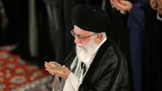 Shalat Idul Fitri di Tehran Diimami Ayatullah Khamenei