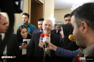 وزیر امورخارجه جمهوری اسلامی ایران در جمع خبرنگاران:

برجام سرجایش است و محکم است