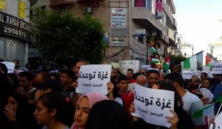 در نابلس برگزار شد:

تظاهرات علیه توافق قرن و محاصره غزه