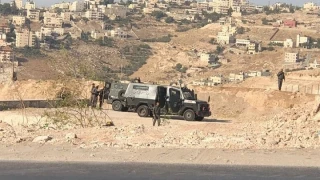 العدو الصهيوني يحاصر حيّا بالقدس تمهيدًا لهدمه