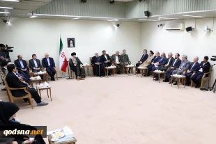 رهبر معظم انقلاب در دیدار رئیس‌جمهور و اعضای هیئت دولت:

نشان دادن اقتدار در مقابل بیگانگان بویژه امریکایی‌ها امری لازم است/تحرک عملیاتی و هدفمند دیپلماسی افزایش یابد/مشکلات را با مردم در میان بگذارید و  نقشه دشمن را برای آنها تبیین کنید 5