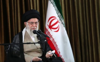 قائد الثورة لدى لقائه بوزير ومسؤولي وزارة الخارجية

تصور معالجة المشاكل من خلال التفاوض أو إقامة علاقات مع أمريكا خطأ فادح