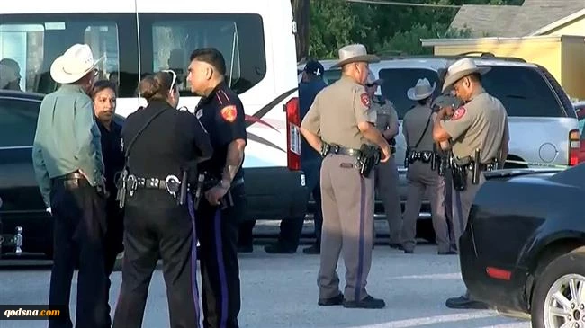 Texas mass shooting leaves 5 dead, including gunman
 2