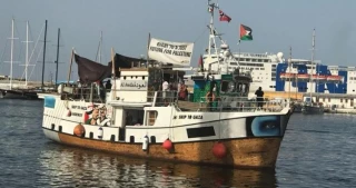 عليها 36 متضامناً من 15 دولة

البحرية الإسرائيلية تسيطر على سفينة "عودة" وتسحبها إلى ميناء اسدود