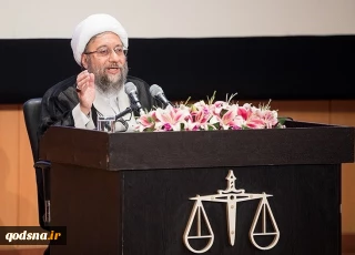 آیت‌الله صادق آملی لاریجانی:

بحران انسانی یمن نتیجه حقوق بشر آمریکایی است/بمباران‌های کورِ رژیم غاصب صهیونیستی با حمایت امریکایی‌ها انجام می‌شود