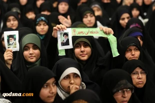 رهبر معظم انقلاب اسلامی در دیدار هزاران نفر از قشرهای مختلف مردم:

تمرکز شیطان بزرگ بر جنگ اقتصادی است/ملت با هوشیاری تحسین برانگیز اقدامات امریکایی ها، صهیونیستها و سعودی ها را در دی ماه گذشته به باد داد/ برجام نمونه واضح نتیجه مذاکره با آمریکا 4