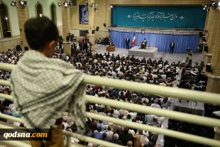 رهبر معظم انقلاب اسلامی در دیدار هزاران نفر از قشرهای مختلف مردم:

تمرکز شیطان بزرگ بر جنگ اقتصادی است/ملت با هوشیاری تحسین برانگیز اقدامات امریکایی ها، صهیونیستها و سعودی ها را در دی ماه گذشته به باد داد/ برجام نمونه واضح نتیجه مذاکره با آمریکا 5