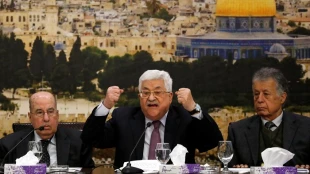 آیا عرصه داخلی فلسطین تحولات جدیدی را تجربه می کند؟

پیوستن سه گروه مهم فلسطینی به حماس و جهاد اسلامی در تحریم نشست شورای مرکزی/ جنبش فتح در بدترین دوران تاریخ سیاسی خود/ سازمان آزادیبخش مشروعیت خود را دست داده است 2