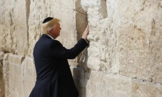 خلال حديثه عن خطته لتسوية القضيّة الفلسطينيّة

ترامب: القدس خارج المفاوضات و"إسرائيل" ستدفع المقابل