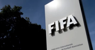 الاتحاد الدولي لكرة القدم يعاقب الرجوب بسبب قميص ميسي