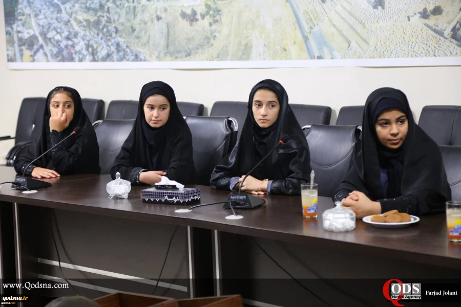 Pertemuan Putri Imam Khomeini dengan para Il 3