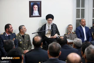 خلال استقباله اليوم الاحد قادة وكوادر مقر خاتم الأنبياء (ص) للدفاع الجوي بالجيش الايراني

قائد الثورة: لايوجد احتمال وقوع حرب عسكرية وفق المحاسبات السياسية