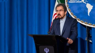 ردا علي 'قلق' الخارجية الفرنسية قبال الاجراء الايراني ضد الارهابيين في شمال العراق

المتحدث باسم الخارجية : ينبغي ادانة الارهاب بكافة انواعه وفي اي مكان كان دون لحاظ اي من الاعتبارات السياسية