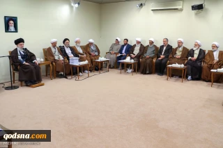 قائد الثورة يدعو إلى إيصال الرسائل السياسية للحج في العالم الإسلامي