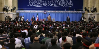قائد الثورة الإسلامية لدى لقائه جمعاً من طلبة المدارس والجامعات:

أميركا هُزمت في تحديها مع الجمهورية الإسلامية طيلة 40 عاماً