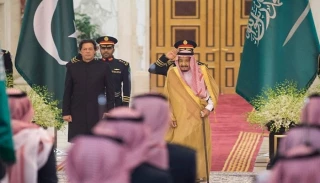 مصادر تتحدث عن زيارة سرية لنتنياهو إلي باكستان ووزير الخارجيّة الباكستانيّ ينفي

من يلوم عمران خان علي التطبيع مع الإحتلال الإسرائيلي بعد أن باتَت الهَرولة العَربيّة نحو التَّطبيع أكثر رواجا؟