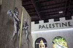 الفنان بانكسي يبهر العالم بلوحة فنية عن جدار الفصل  3