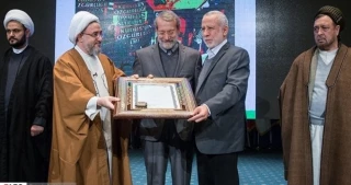توجه الهندي بالشكر والتحية للجمهورية الإسلامية الايرانية لدعمها المتواصل للمقاومة في فلسطين

محمد الهندي: خطر إسرائيل يمتد الى الأقطار الإسلامية جمعياً، لذلك نقول إن المعركة معركة الأمة وليس معركة الفلسطينيين