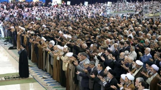 Suasana Shalat Jumat di Tehran, 30 November 2018