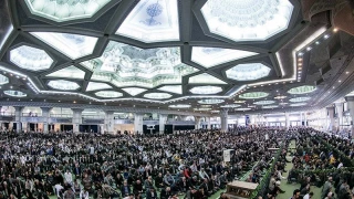 Suasana Shalat Jumat di Tehran