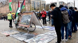 «سیمون فروفی» در چهار سال بیش از 500 تظاهرات برگزار کرد؛

فعال هلندی و مبارزه چند ساله و  تک نفره با رژیم صهیونیستی + تصاویر 2