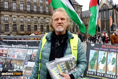 Aktivis Belanda melakukan aksi protes sendiri setiap minggu terhadap kezaliman Israel