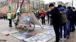 Aktivis Belanda melakukan aksi protes sendiri setiap minggu terhadap kezaliman Israel 4