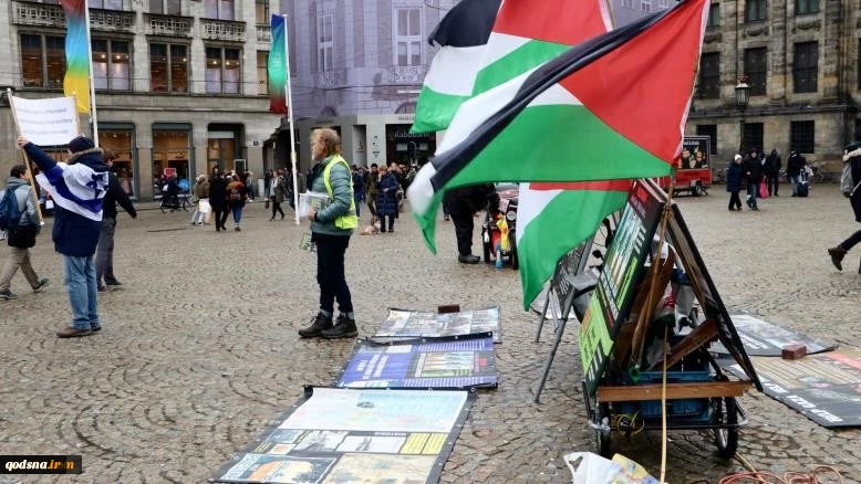 Aktivis Belanda melakukan aksi protes sendiri setiap minggu terhadap kezaliman Israel 6