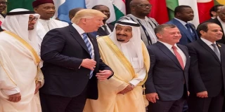 رئيس المجلس الاستراتيجي للعلاقات الخارجية الإيرانية :

إيران لم ولن تفكر في الهيمنة علي المنطقة وان بعض الدول تحاول زعزعه الامن من خلال فسح المجال امام اميركا والقوي الاوروبيه للحضور في المنطقه