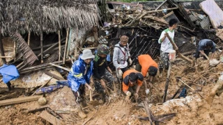 Tanah Lonsor di Sukabumi Renggut 15 Nyawa