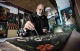 فنان فلسطيني يعيل أسرته بالعمل كرسام وخطاط منذ أكثر من 38 عامًا 7