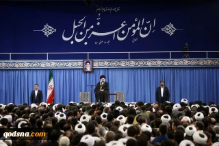 رهبر انقلاب در دیدار مردم قم:

دولتمردان آمریکایی «احمق‌های درجه یک» هستند/ از کید و مکر دشمن نباید غافل شد/  دشمنان ملت در امریکا و غرب به سرنوشت صدام دچار خواهند شد/ صرفا با احساسات نمی‎شود کشور را اداره کرد