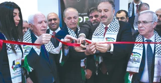 فصل جدید روابط فلسطین و سوریه آغاز شد

افتتاح دفتر تلویزیون فلسطین پس از 36سال در سوریه/ابومازن بزودی با اسد در دمشق دیدار می‎کند