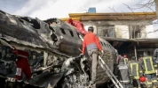 Pesawat Boeing 707 Jatuh atas Rumah Warga Tehran di Iran 19