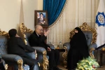 رئيس منظمة الطاقة الذرية الايرانية يلتقي بكريمة الإمام الخميني 6