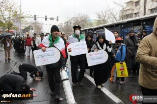 گزارش میدانی قدسنا از تظاهرات 22 بهمن را بخوانید:

شکوه چهلمین سالگرد انقلاب اسلامی/ سالی متفاوت‎تر از تمامی سالها؛ گله‌مند اما عاشق این مکتب!
