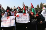 تظاهرات بزرگ فلسطینی‌ها با تاکید بر لزوم کناره گیری ابومازن 8