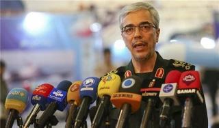 للمشاركة بالاجتماع الثلاثي لمكافحة الارهاب

رئيس الاركان العامة الايرانية يتوجه الى سوريا