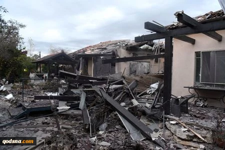 Long-range rocket hits near Tel Aviv after Israel attacks Gaza
 2