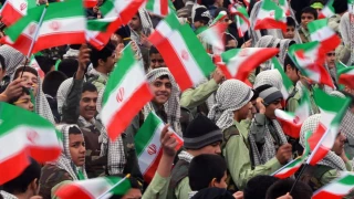 في بيان بمناسبة يوم الجمهورية الاسلامية؛

جرس الثورة الاسلامية: بيان الخطوة الثانية للثورة نبراس للحكومة والشعب الإيراني في مواصلة مسيرتهما التقدمية