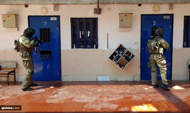 صحيفة اسرائيلية: الاحتلال اقترح على الأسرى تثبيت هواتف عمومية 2