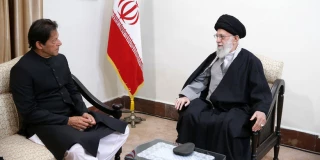 قائد الثورة: ينبغي تعزيز العلاقات بين ايران وباكستان خلافا لرغبة الاعداء
