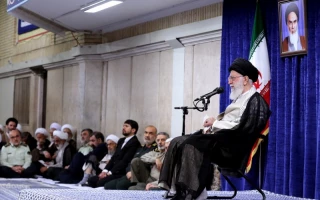 لدي استقباله مسؤولي النظام

قائد الثورة: التفاوض سمّ ولن تنشب الحرب؛ المقاومة خيار الشعب الإيراني وسينتصر