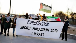 پس از اهتزاز پرچم فلسطین در یوروویژن مطرح شد:

خشم رسانه های اسرائیلی و سیاسی خواندن اقدام گروه خواننده آمریکایی