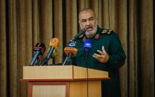 سرلشکر سلامی:

نهراسیدن از قدرت‌ها سر بقای یک ملت است/ با اقتدار ایستاده ایم