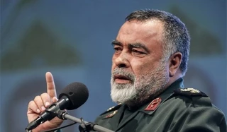قائد ايراني: سنمرغ انف ترامب وآل سعود والصهاينة بالتراب في الحرب الاقتصادية