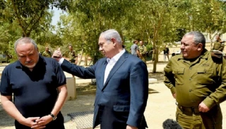 وزير الحرب الإسرائيلي السابق مُعلقا على تهديد نتنياهو لحزب الله: هذا كلب ينبح ولا يعض