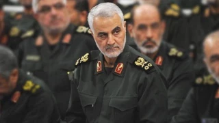 في تعليقه على مزاعم ترامب بإسقاط درون ايرانية.. 

اللواء سليماني: السبب الرئيس لهزيمة اميركا في منطقتنا هو الافتقار للقيادة الحكيمة